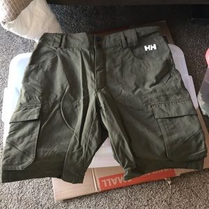New Helly Hansen olive green men’s cargo shorts